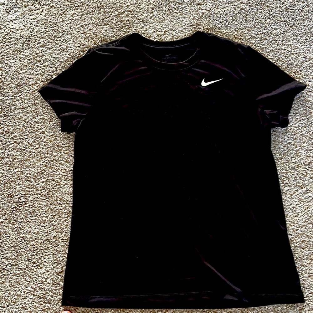 Nike woman dri-fit Tshirt